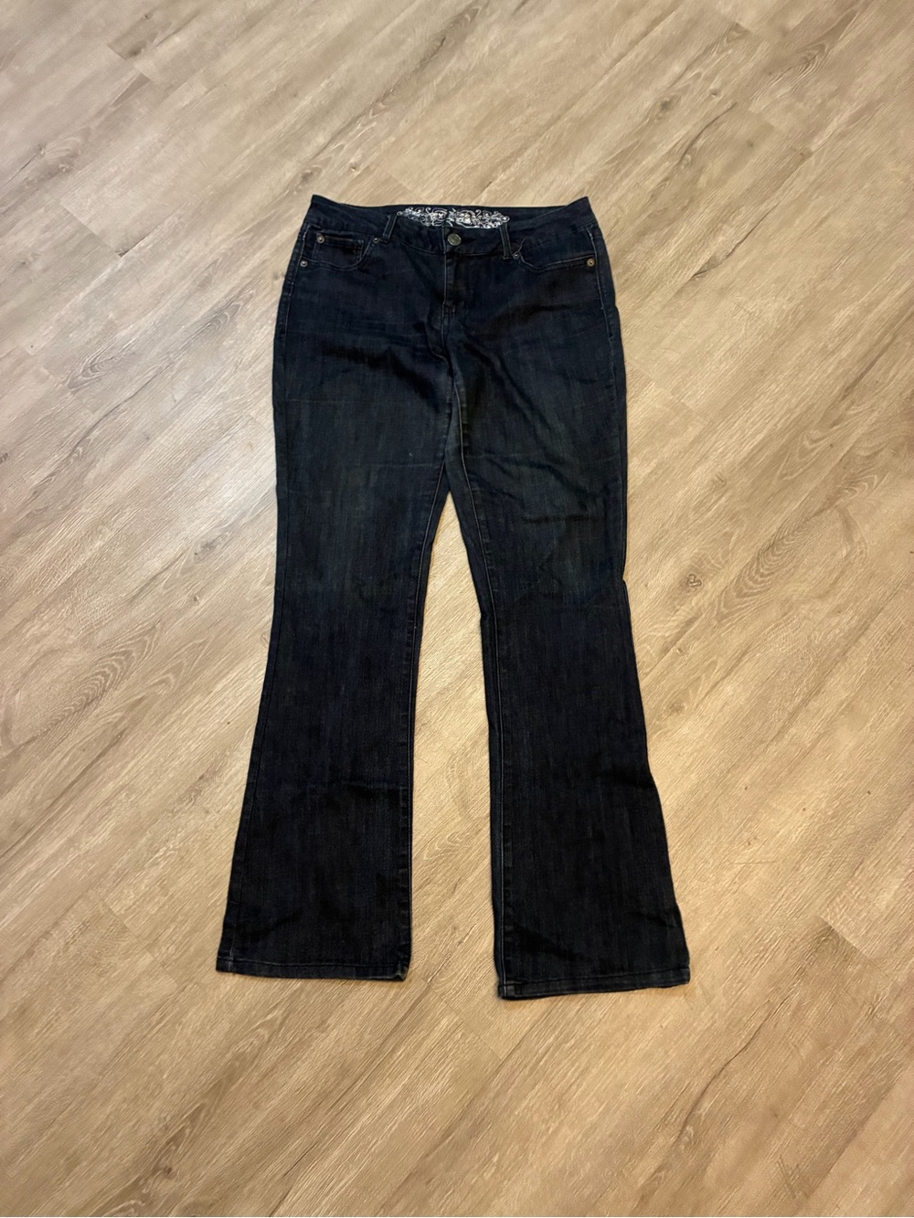 Express Women's Straight Leg Jeans in Black Wash